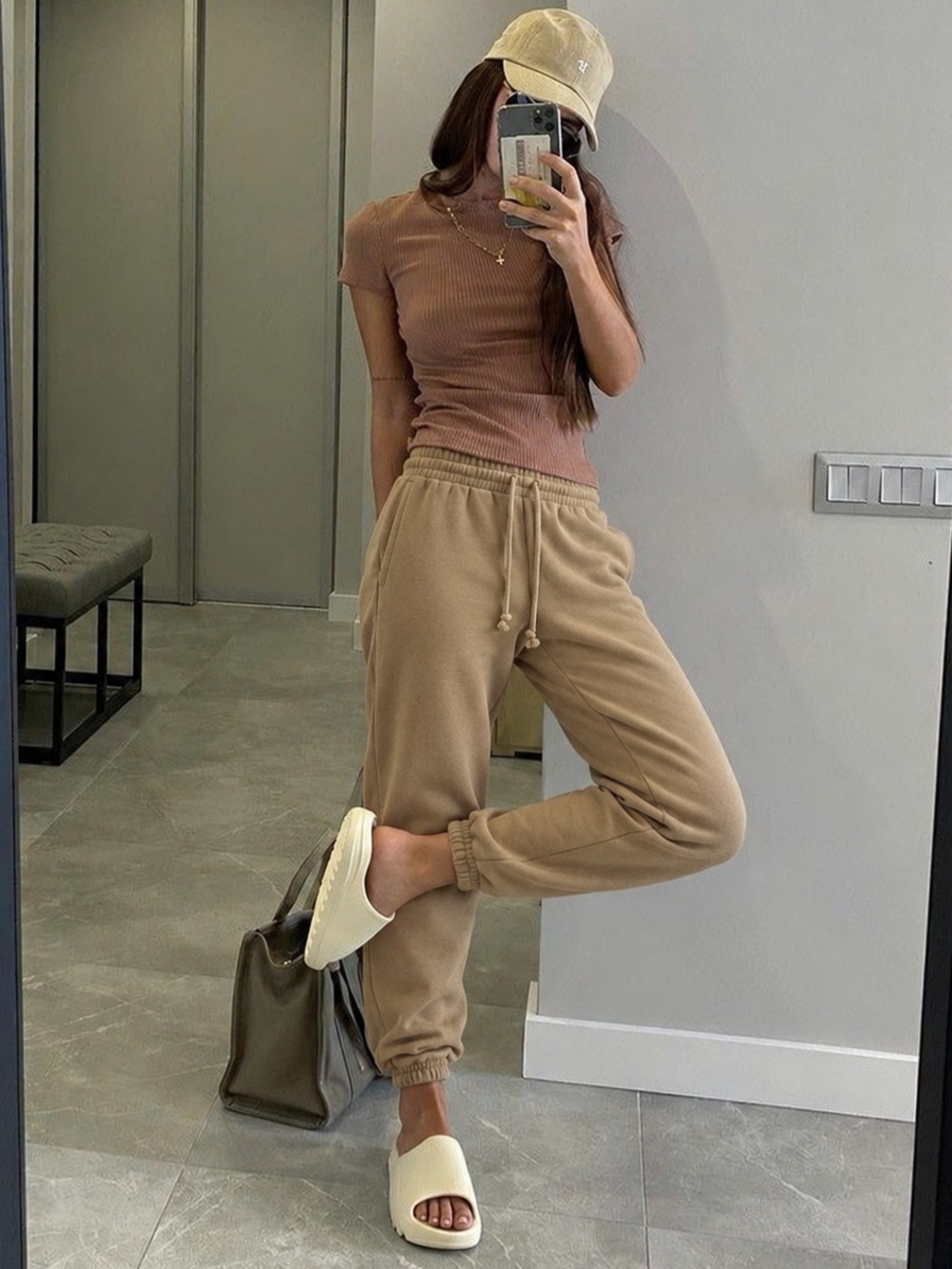 Aritzia TNA CozyAF Fleece High Rise Joggers Tan Beige Size L